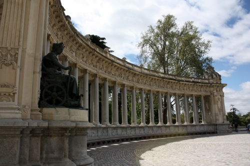 Columns near the Alfonzo XXII statue, Parque del Buen Retiro, Madrid